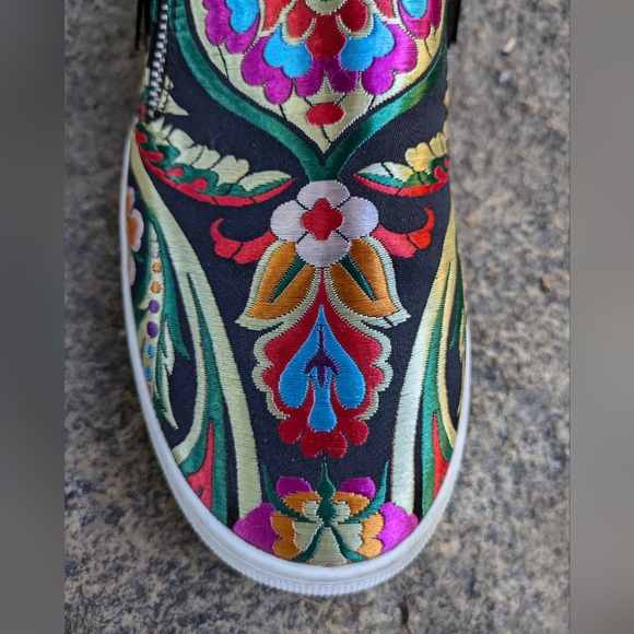 Steve Madden sneakers with zipper detailing size 9 - Picture 5 of 5